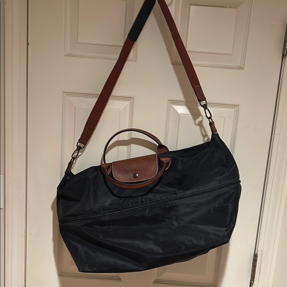 LONGCHAMP Le Pliage EXPANDABLE Travel bag. BLACK CANVAS. Zip closure.